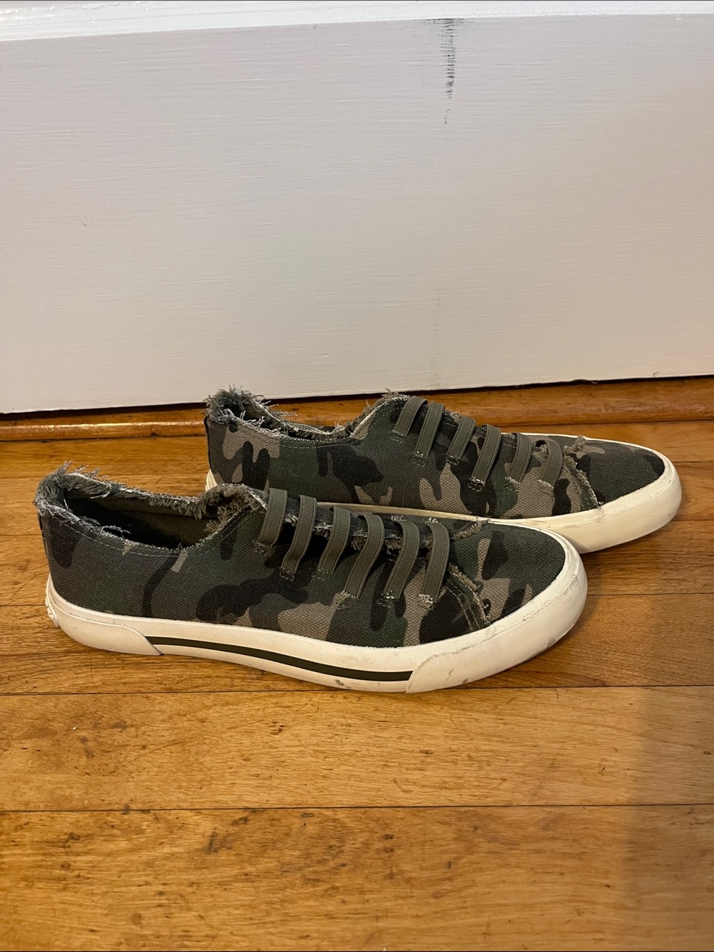 Rocket Dog Olive Green Camouflage Low-Top Sneakers